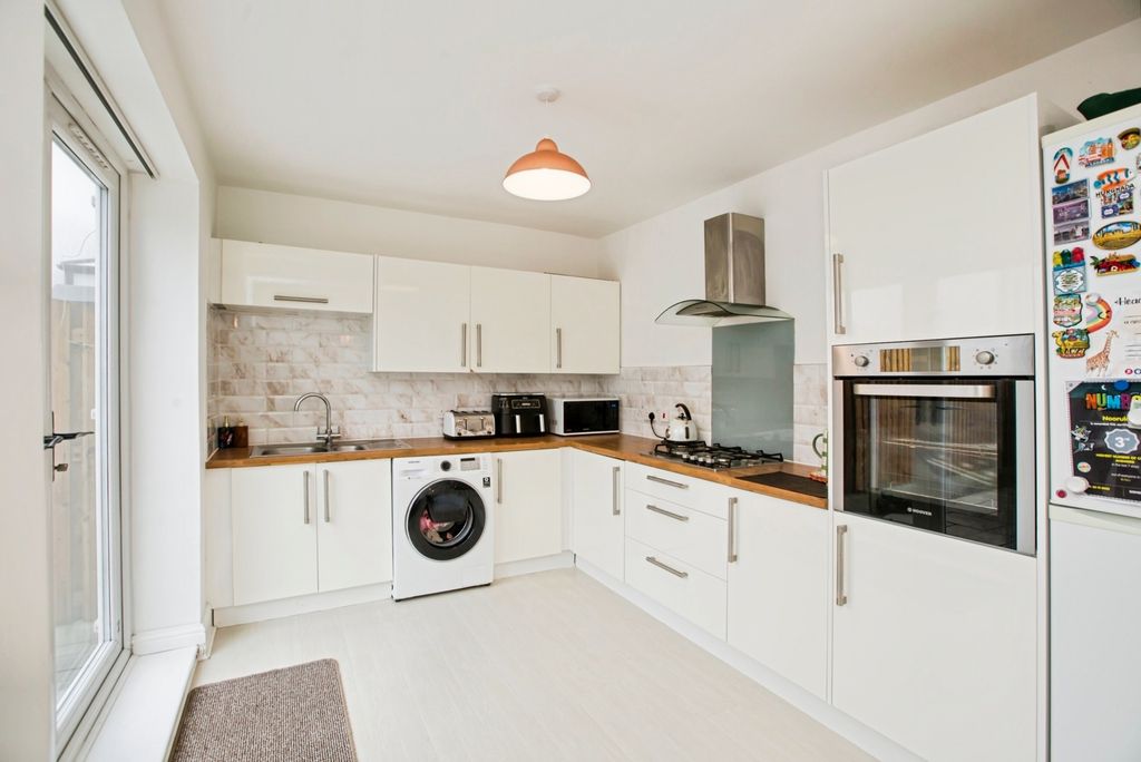 Property photo 2 of 20 Pbox-Img.Jpg