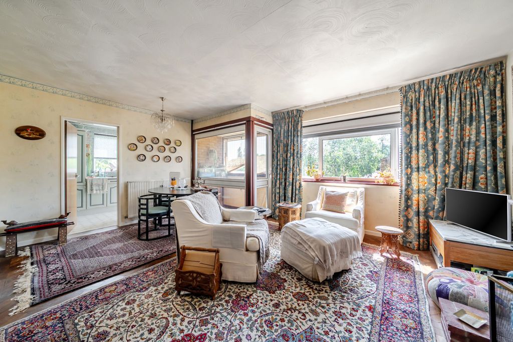 Property photo 2 of 18 1504196-16-6A7B0F...