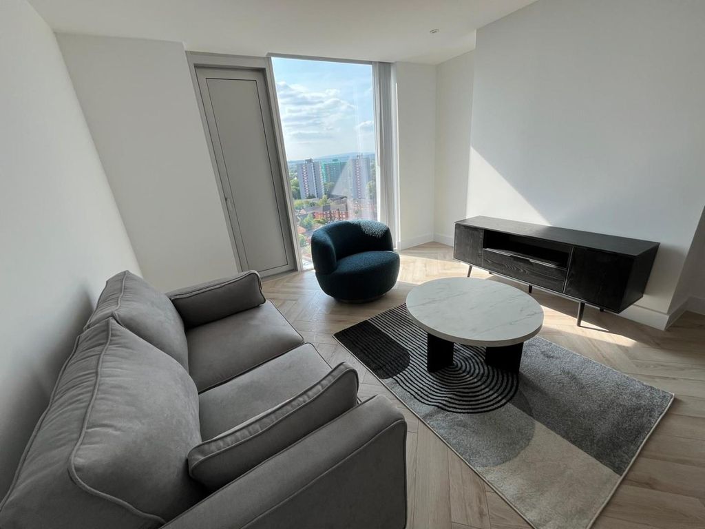 Property photo 3 of 33 Lounge