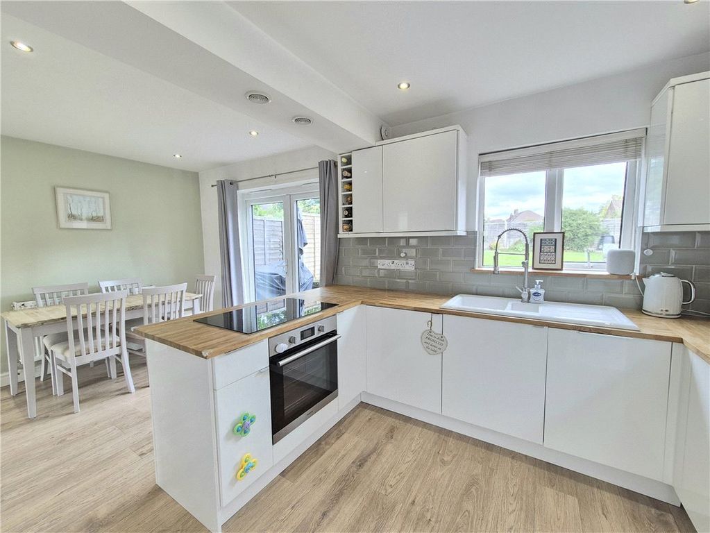 Property photo 2 of 12 Picture No. 15