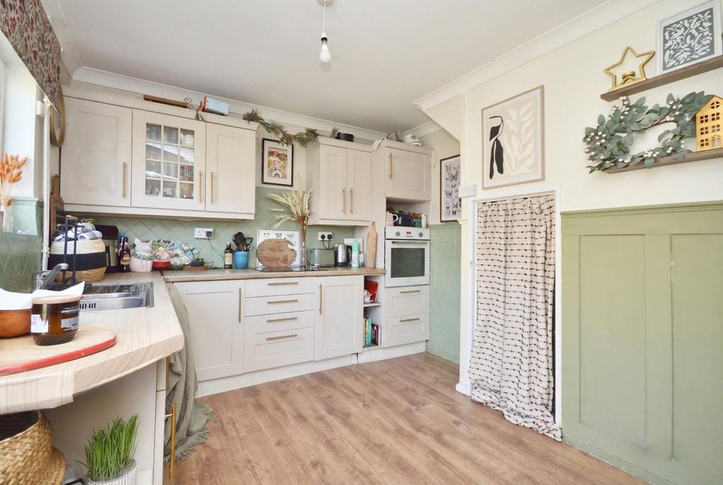 Property photo 3 of 12 Kitchen / Diner