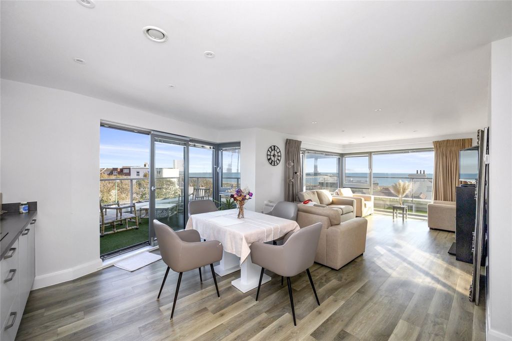 Property photo 2 of 15 Picture No. 13