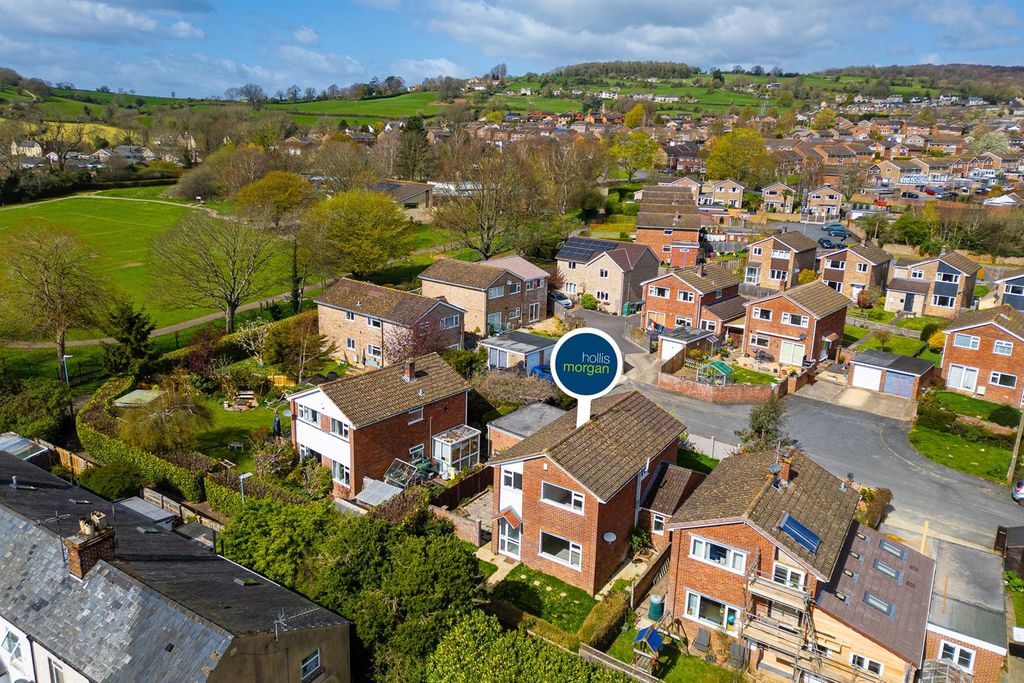 Property photo 1 of 42 48 The Beagles, Cashes Green, Stroud Gl5 4Se | Fre