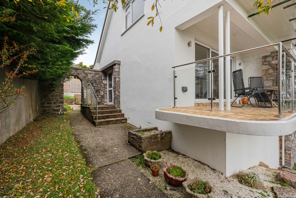 Property photo 3 of 23