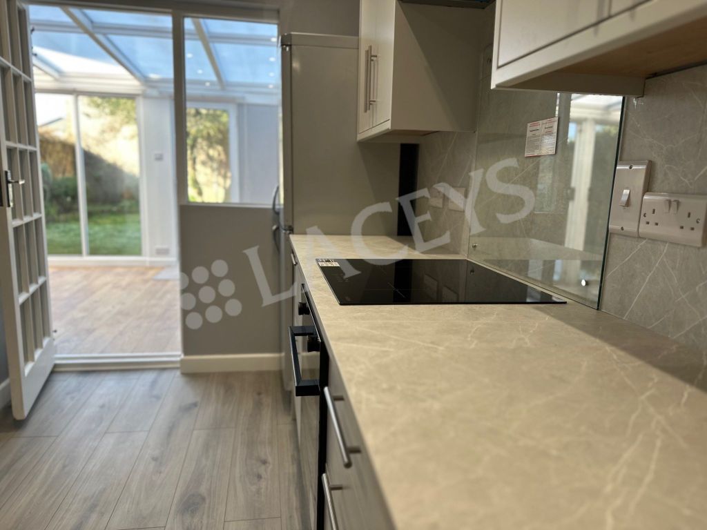 Property photo 3 of 10 Kitchen 2