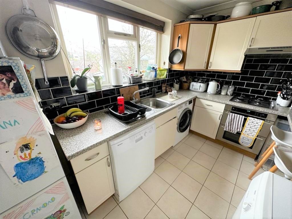 Property photo 2 of 7 Kitchen