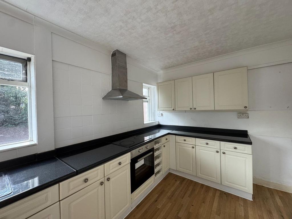 Property photo 3 of 11 O_1K1Ovr8Lceht1U89O171m74S72c.Jpg