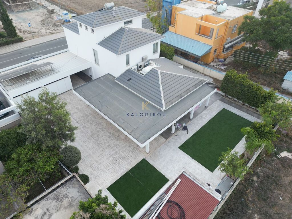 Property photo 2 of 41