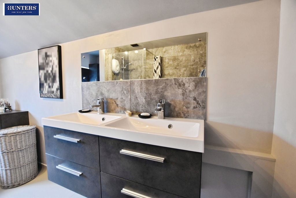 Property photo 3 of 20 Bathroom