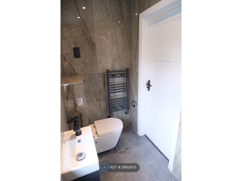 Property photo 3 of 7 Bathroom