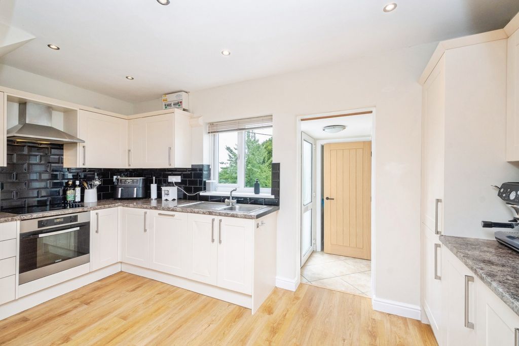 Property photo 2 of 20 Pbox-Img.Jpg