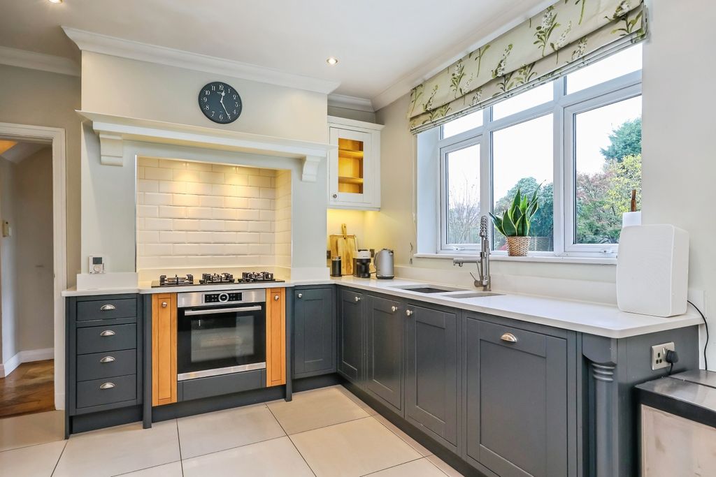 Property photo 2 of 24