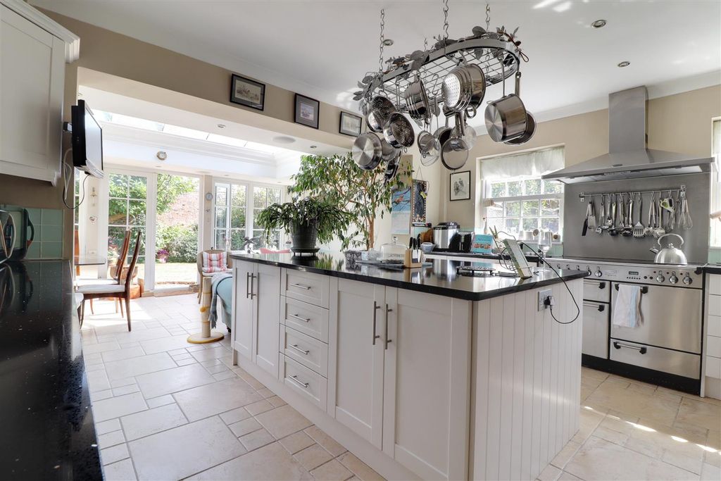 Property photo 2 of 35