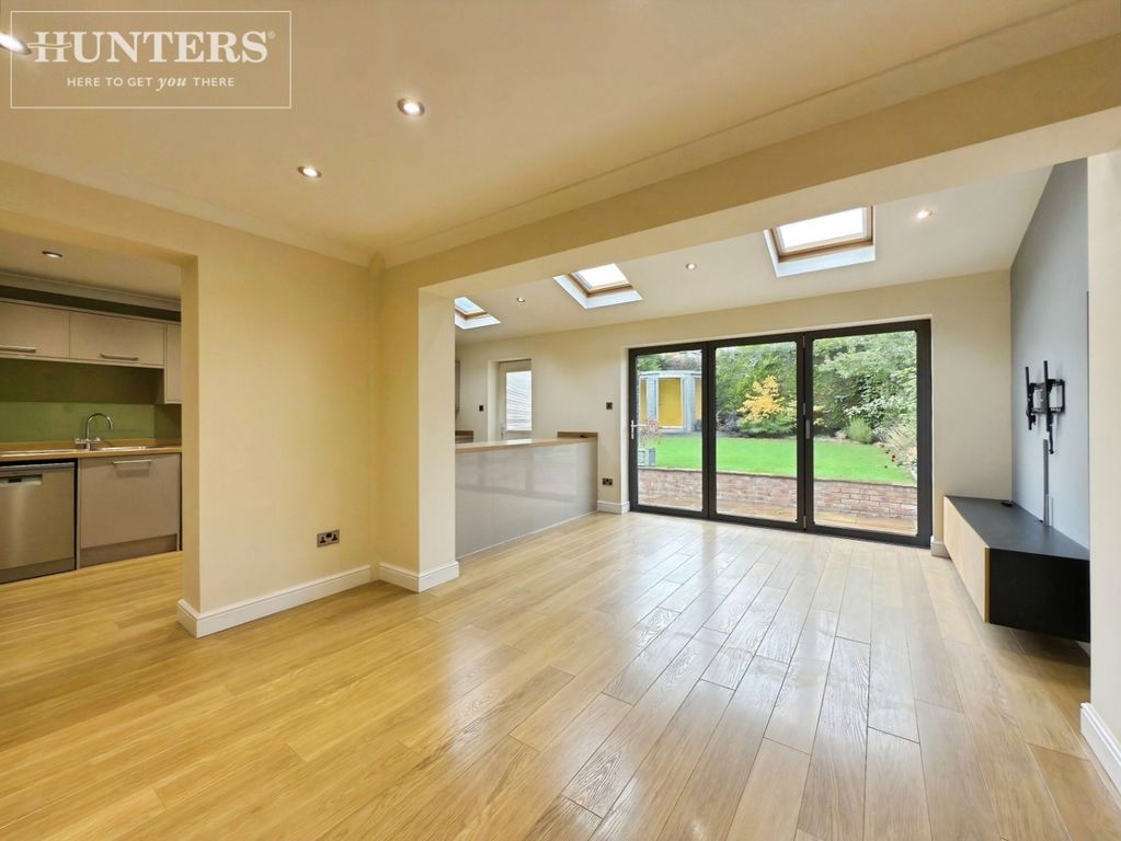 Property photo 3 of 18 Pbox-Living_Room-334949.Jpg