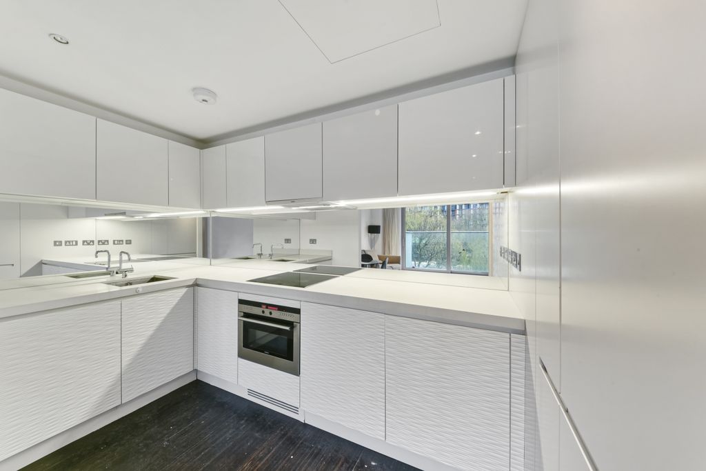 Property photo 3 of 11 Kitchen