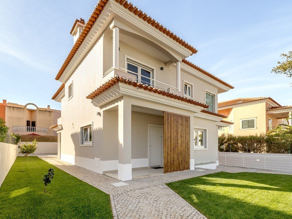 Property photo 1 of 37 Renovated Four-Bedroom Villa With A Swimming Pool In Costa Da Guia - Cascais