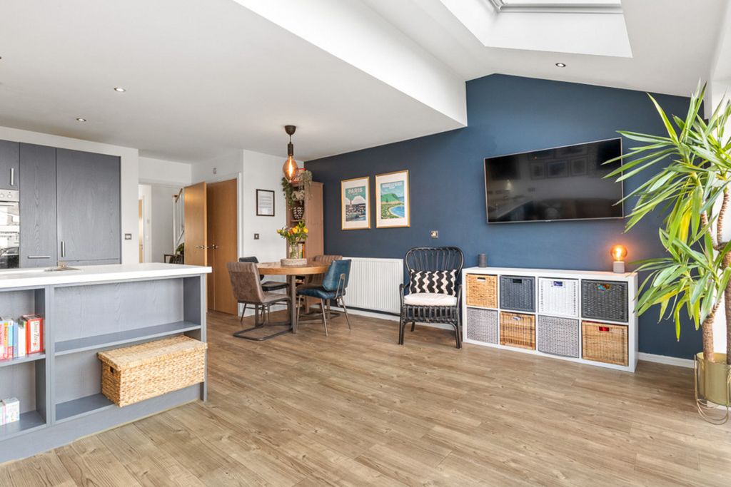 Property photo 2 of 38