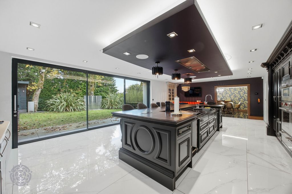 Property photo 2 of 35 Picture No. 17