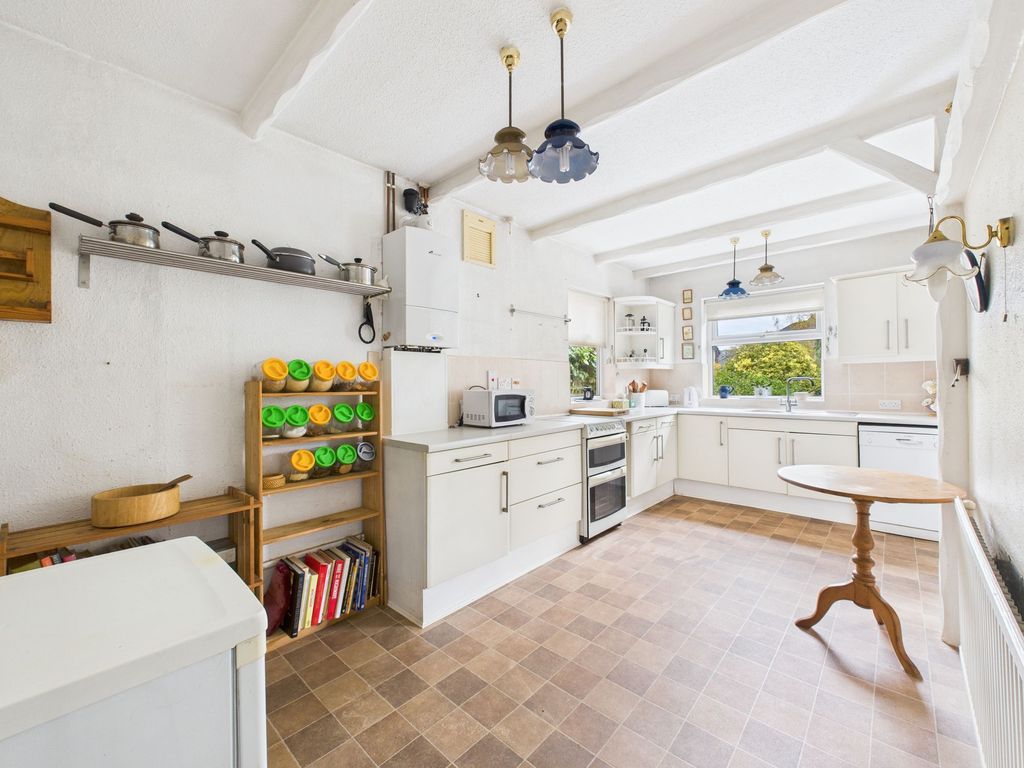 Property photo 3 of 26 Kitchen