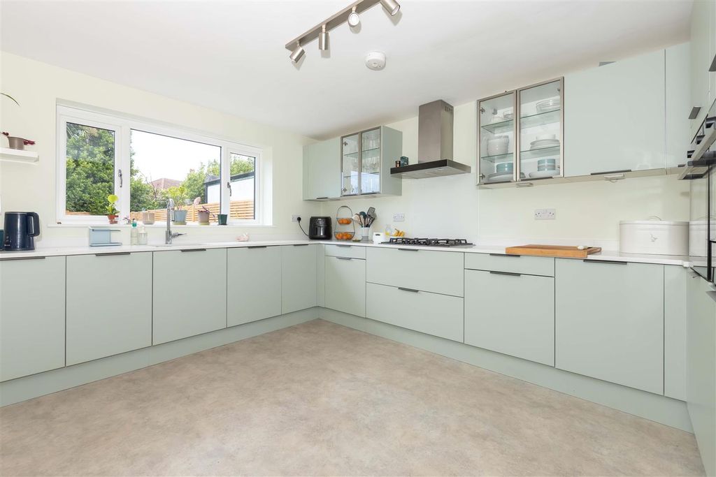 Property photo 2 of 17 Church Way_2.Jpg