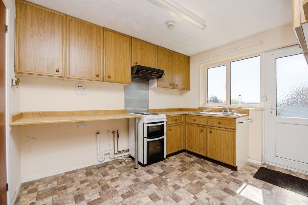 Property photo 3 of 17 Kitchen