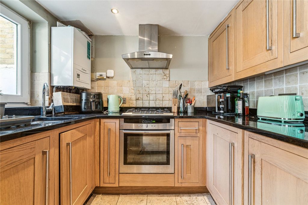 Property photo 3 of 11 Kitchen