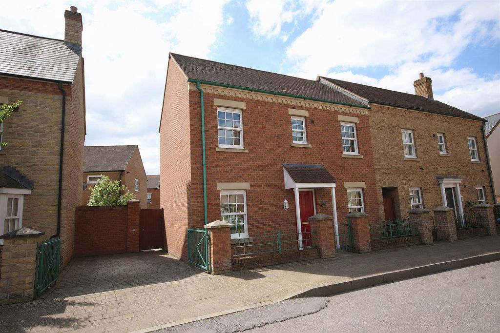 Property photo 1 of 8 E91E7786-Bb30-4F97-95E8-55Bdead8C93F.Png