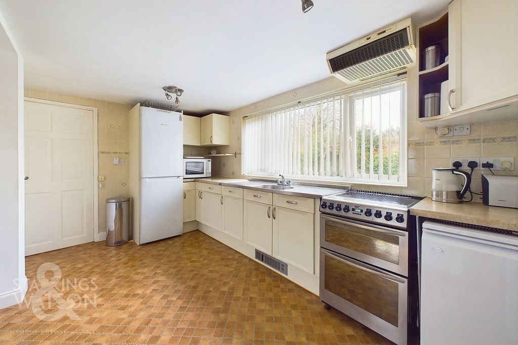 Property photo 3 of 31