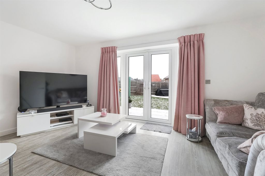 Property photo 3 of 18 Picture No. 02