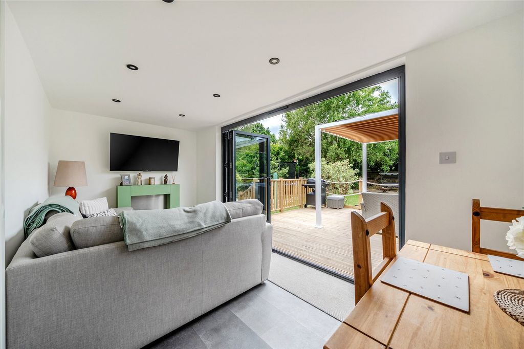 Property photo 2 of 14 Snug