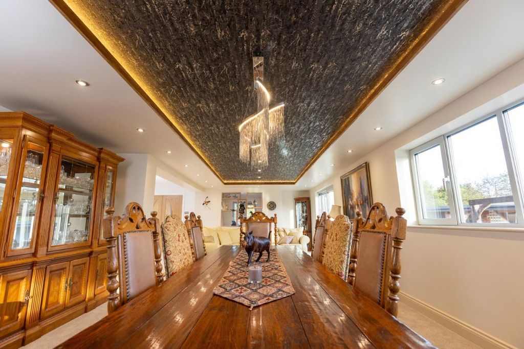 Property photo 3 of 49