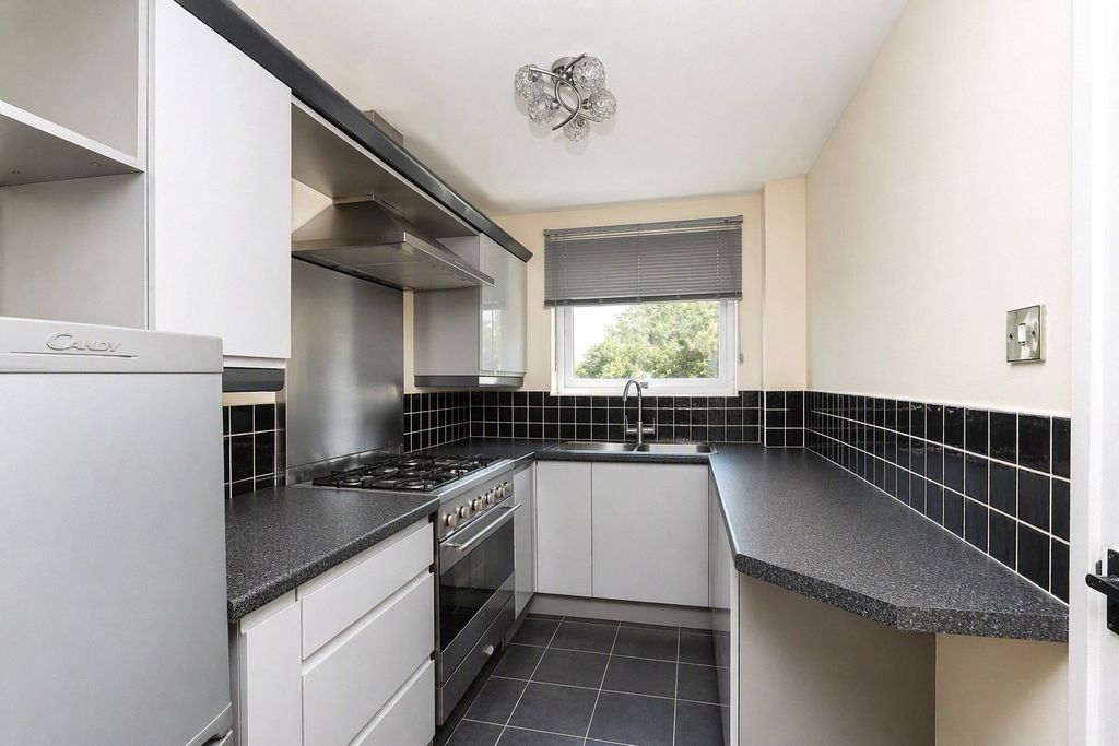 Property photo 3 of 8 Picture No. 20