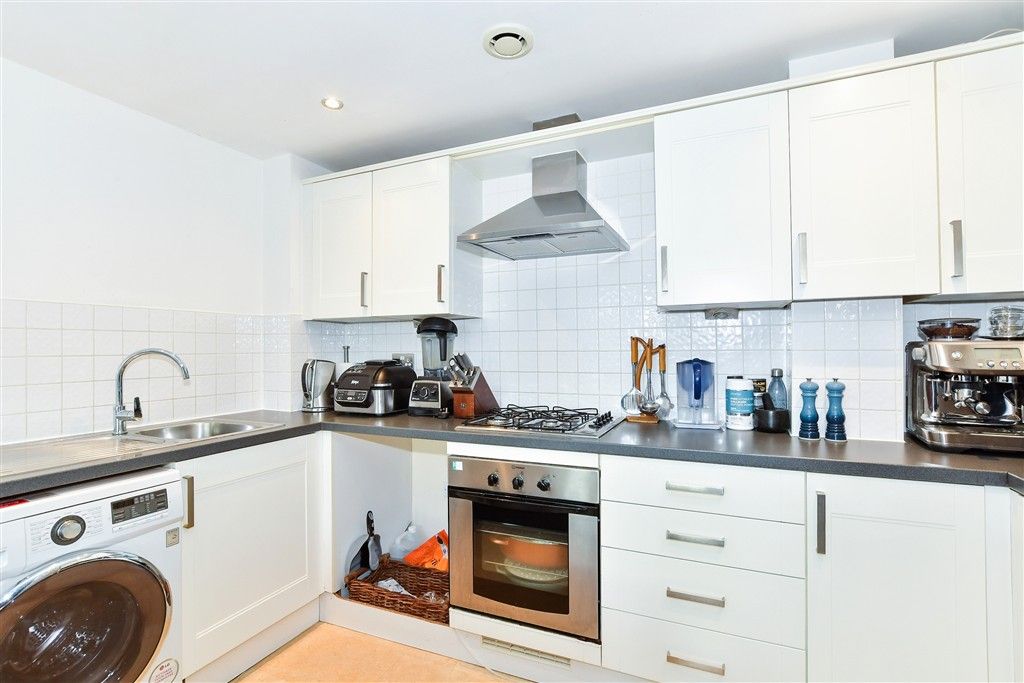 Property photo 3 of 8 Kitchen