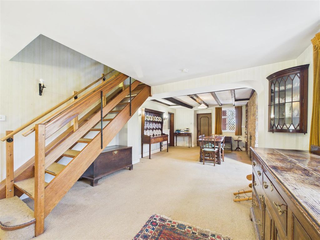 Property photo 3 of 32