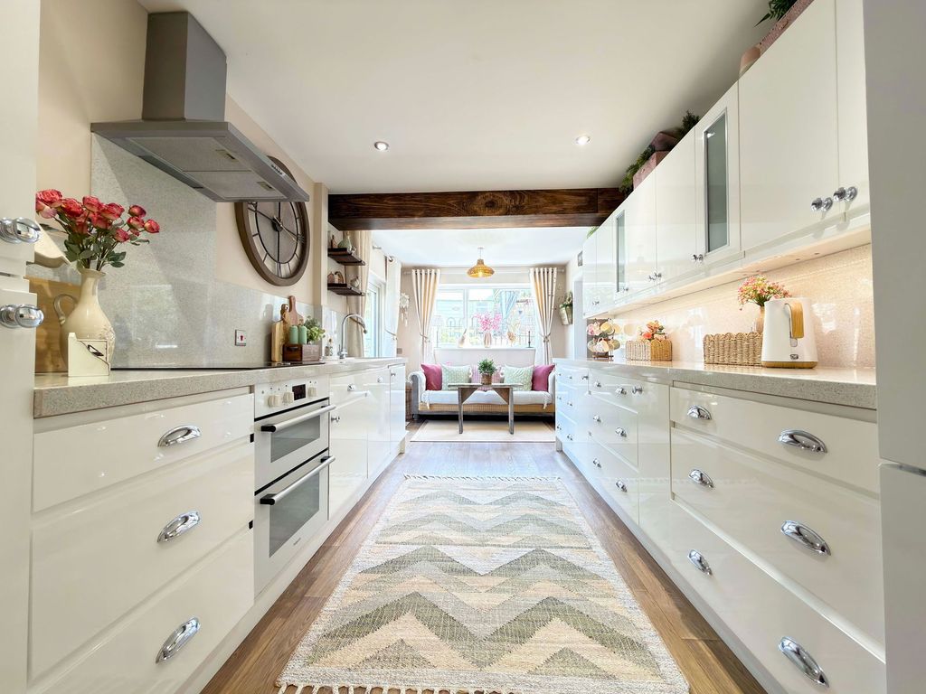 Property photo 2 of 28