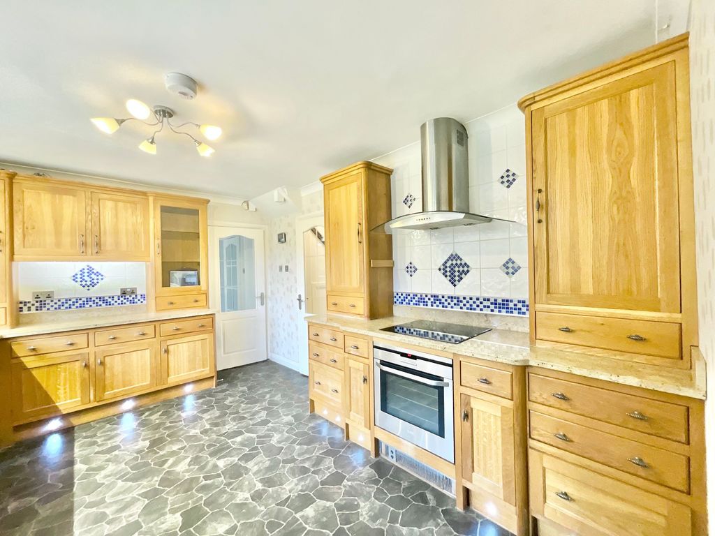 Property photo 3 of 28