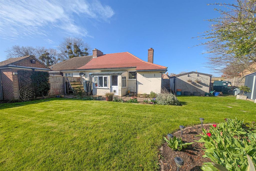 Property photo 3 of 12 Pxl_20260317_141639443 Gdn.Jpg