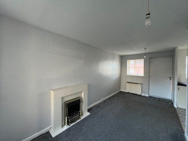 Property photo 2 of 7 Living Room