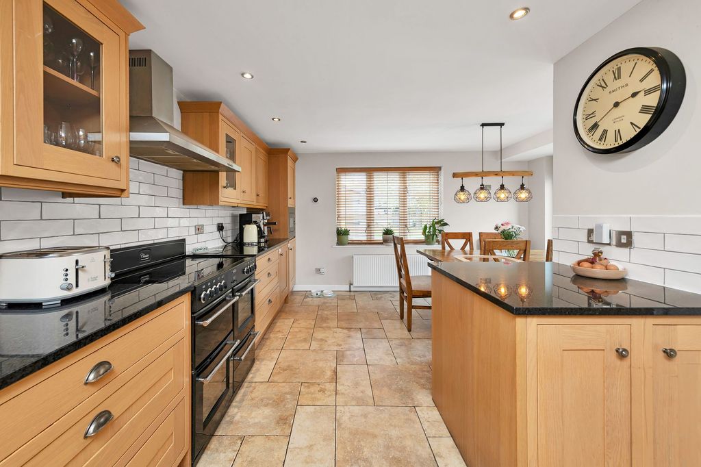 Property photo 2 of 24
