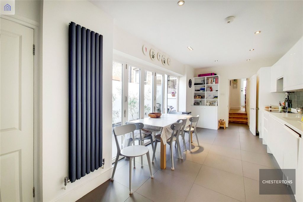 Property photo 2 of 11