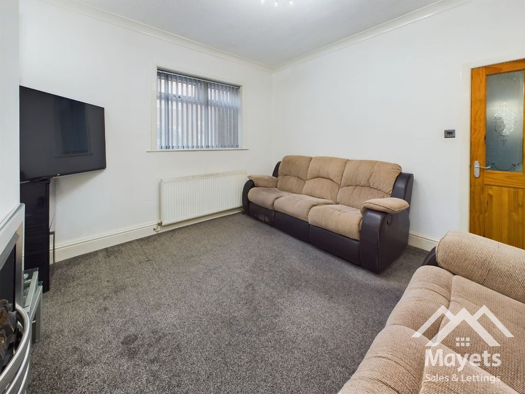 Property photo 2 of 26