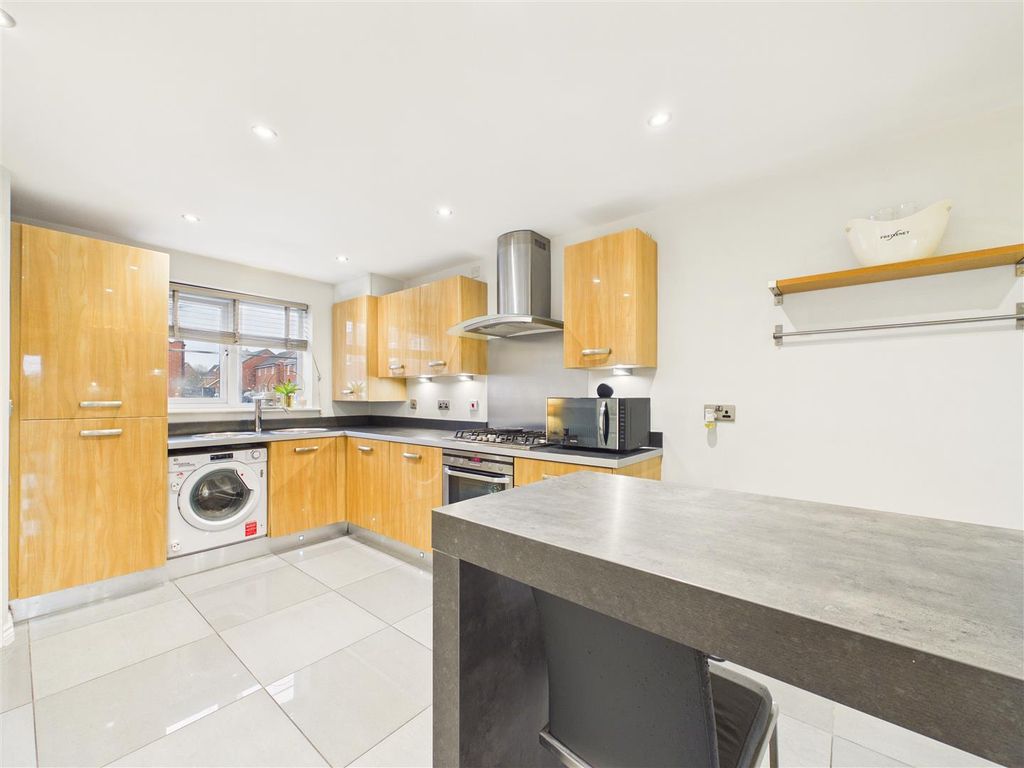 Property photo 3 of 14 Cam03303G0-Pr0312-Still005.Jpg