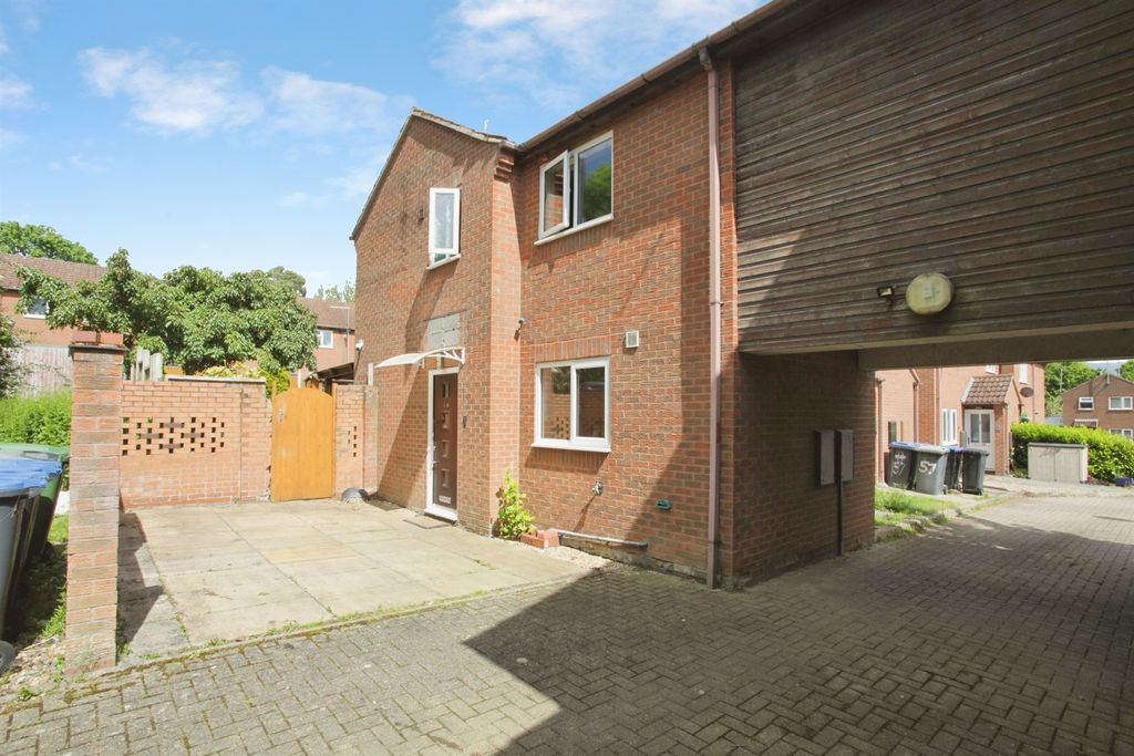 Property photo 2 of 21
