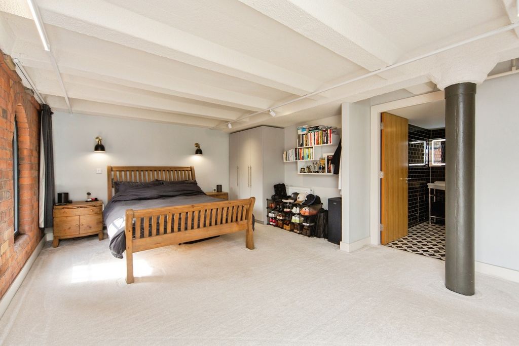 Property photo 3 of 19 Pbox-Img.Jpg