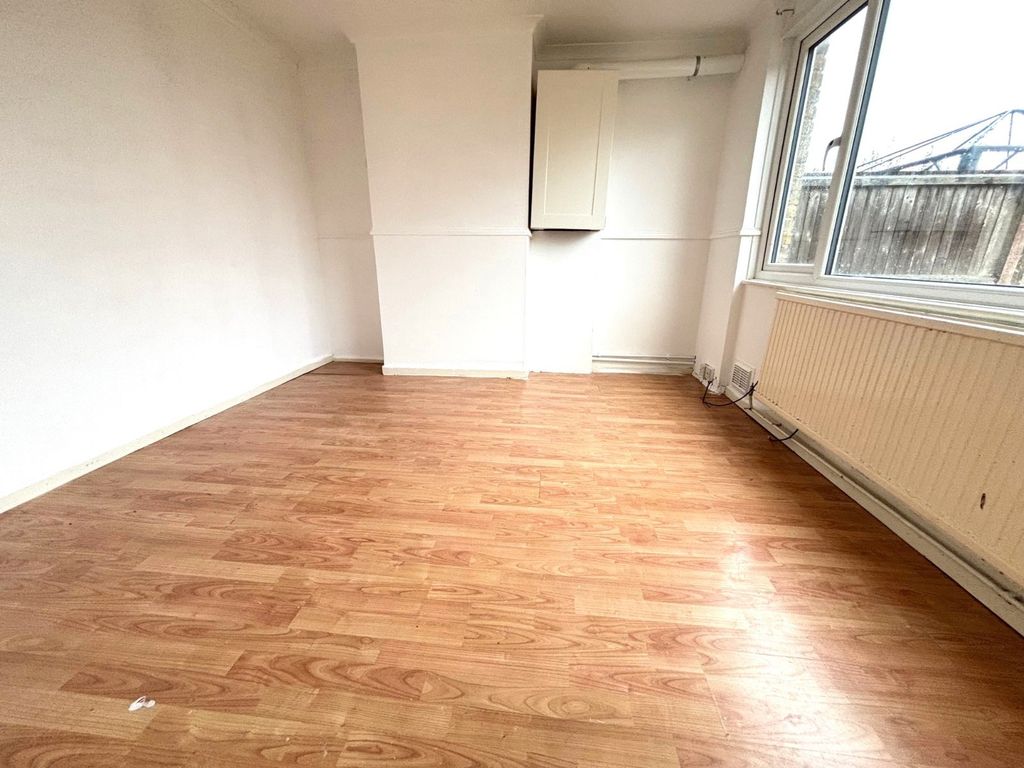 Property photo 2 of 8 Picture 2