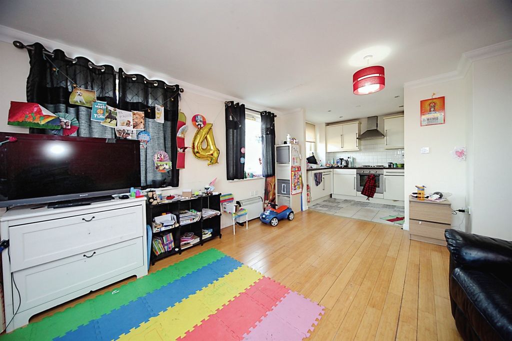 Property photo 3 of 11