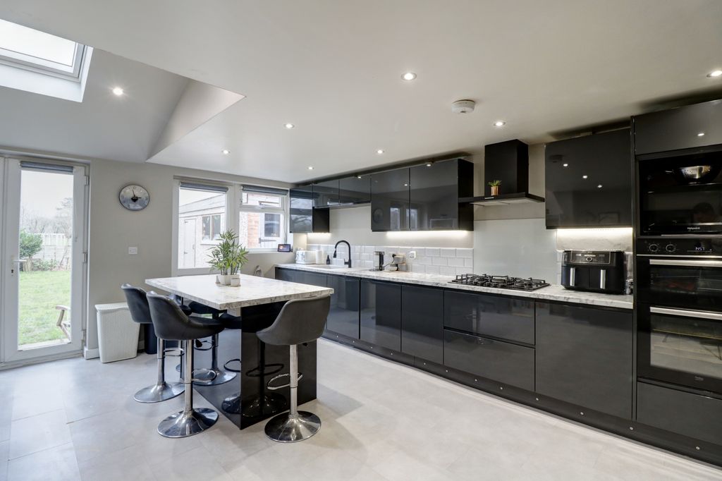 Property photo 1 of 22 Kitchen 1.3