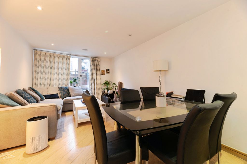 Property photo 1 of 18 Living Room