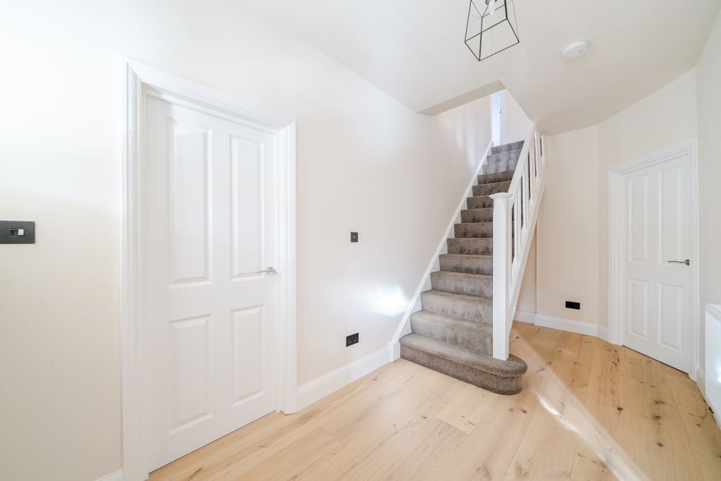 Property photo 2 of 22 Entrance Hallway