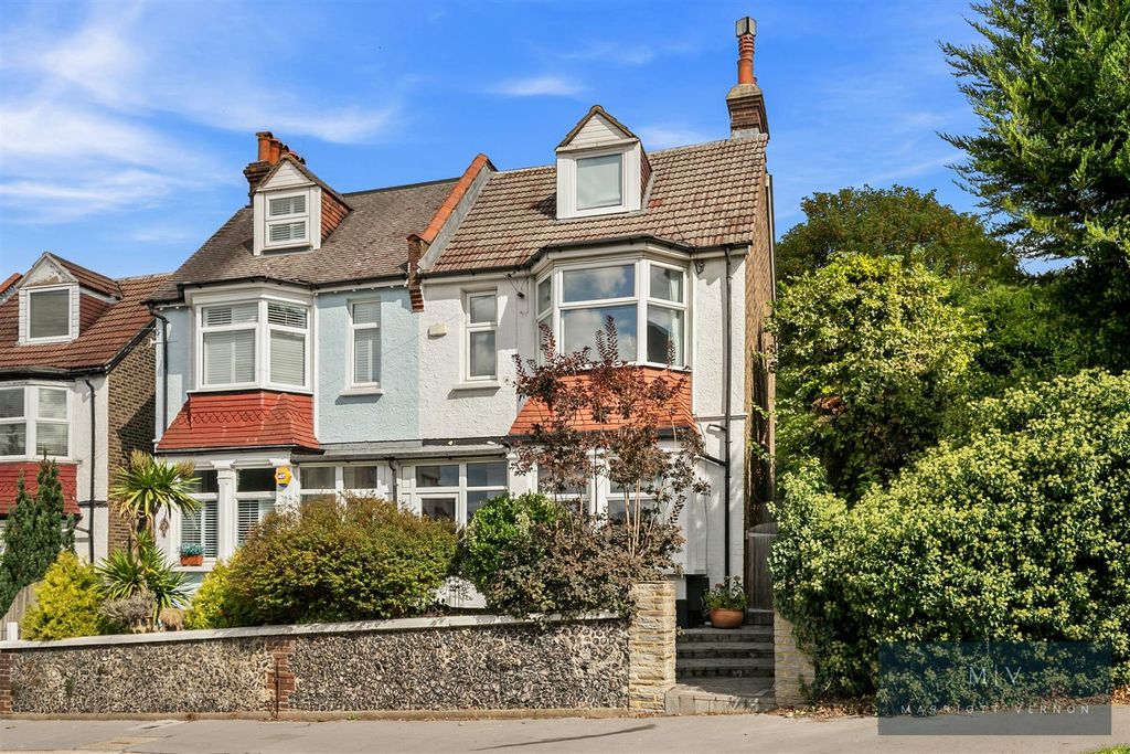 Property photo 1 of 19 Selsdon Road 423 MV-19.Jpg